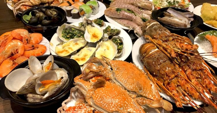 Hải sản tươi sống là trải nghiệm ẩm thực bạn không nên bỏ lỡ khi đến Nhũ Tiên
